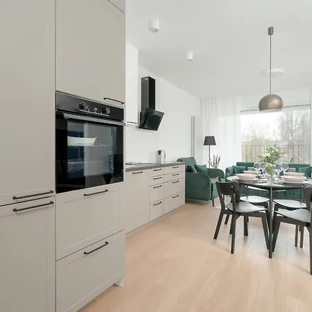 Апартаменти Spacious With Balcony By Rent Like Познань