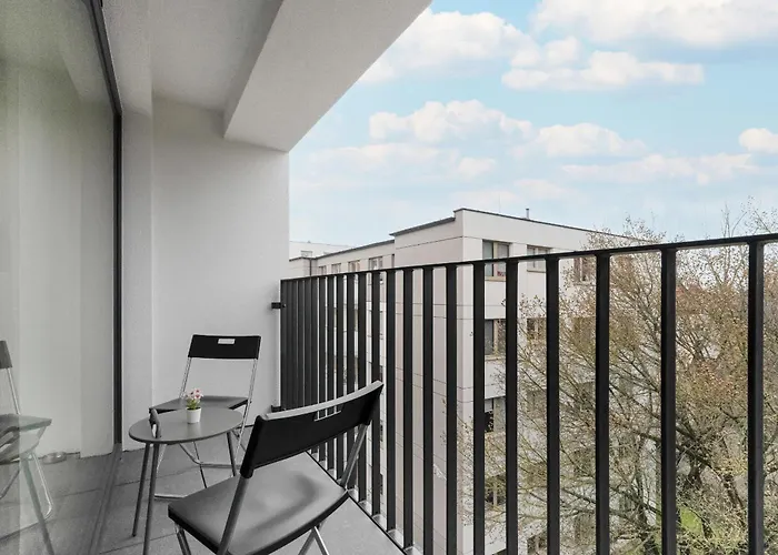 Spacious With Balcony By Rent Like Апартаменти Познань